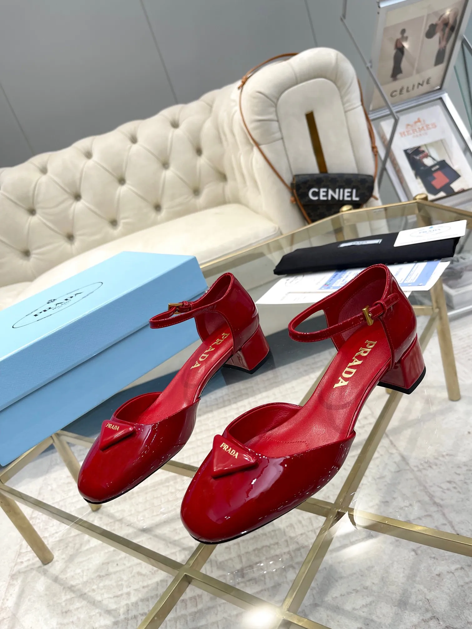 👟👟Ex-factory price 560👟👟 (imitation leather bottom-20) PRADA 👉Ready stock👈Remove the original plate and make a 1:1 replica‼ ️The highest version👌2024Prada early spring catwalk hot style 😘Latest spring style thick heel series (genuine leather sole), (simulated leather sole) goddess must-have super beautiful on the feet 👉The upper is made of imported cow patent leather, soft and textured, lining + foot pads, imported sheepskin lining, breathable and comfortable, reverse molded brand buckle, heel height 4.5M, size 35M-39M (34 40 41 42 Customized (non-returnable and non-exchangeable)